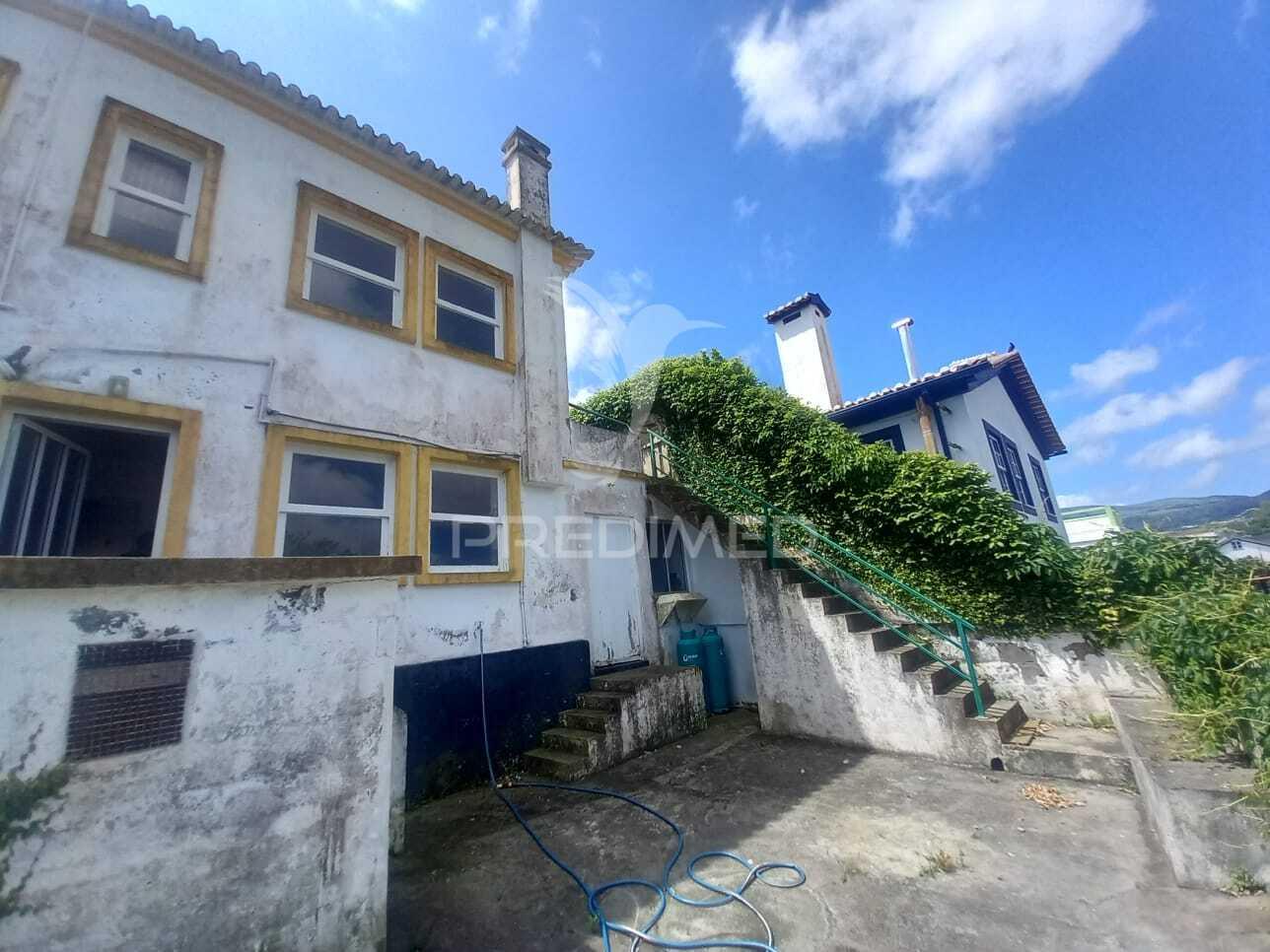 Casa t2+1 com garagem e quintal no coração da cidade