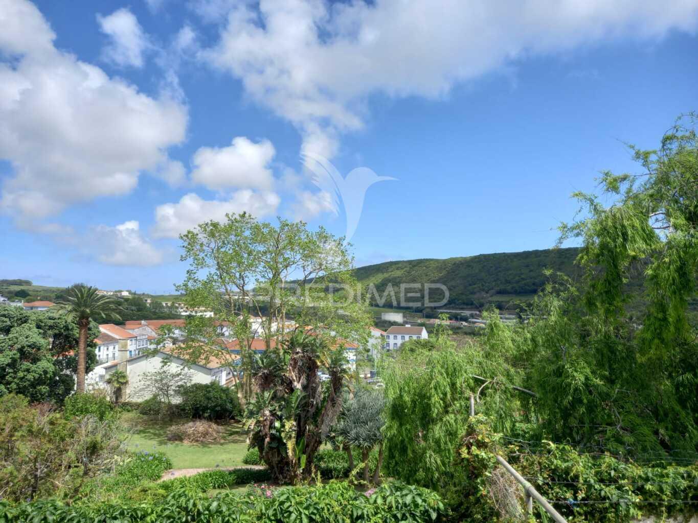 Casa t2+1 com garagem e quintal no coração da cidade