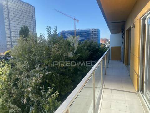 Vende-se excelente  apartamento t4 leça da palmeira com garagem para 2 carros