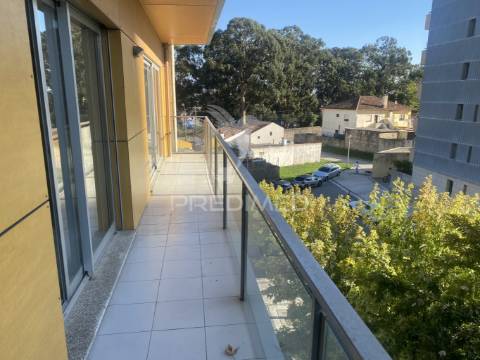 Vende-se excelente  apartamento t4 leça da palmeira com garagem para 2 carros