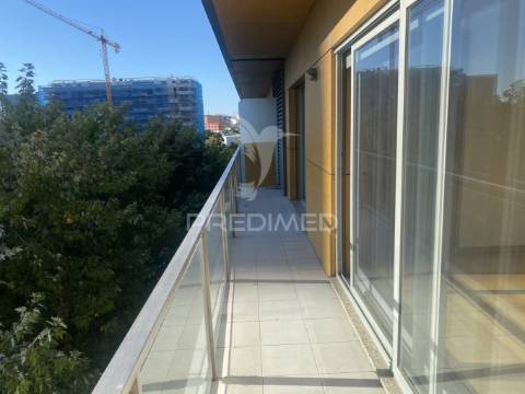 Vende-se excelente  apartamento t4 leça da palmeira com garagem para 2 carros