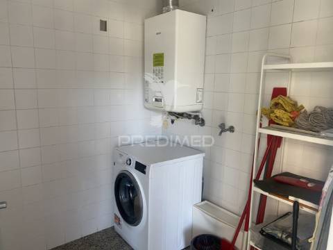 Vende-se excelente  apartamento t4 leça da palmeira com garagem para 2 carros