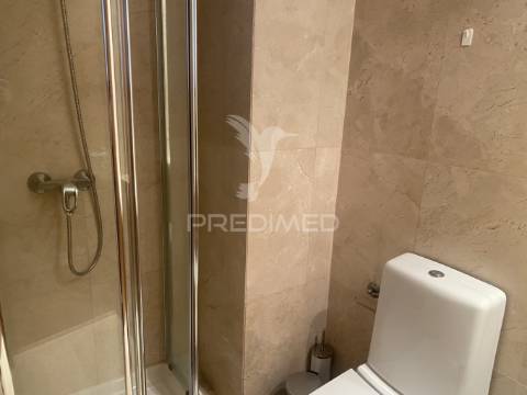 Vende-se excelente  apartamento t4 leça da palmeira com garagem para 2 carros