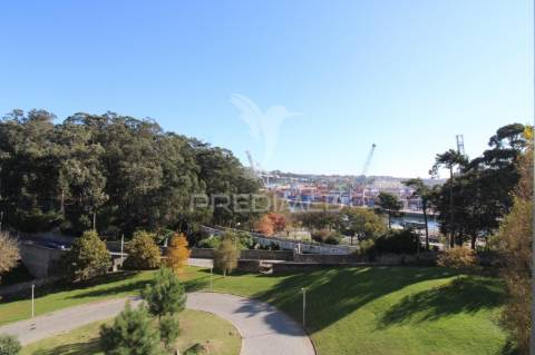 Vende-se excelente  apartamento t4 leça da palmeira com garagem para 2 carros