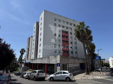 Apartamento t3 c/garagem e parqueamento