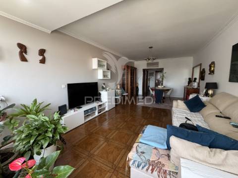 Apartamento t3 c/garagem e parqueamento