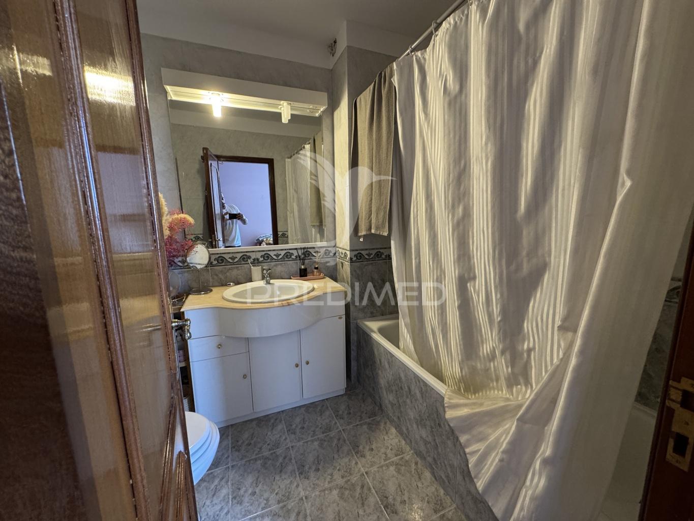 Apartamento t3 c/garagem e parqueamento