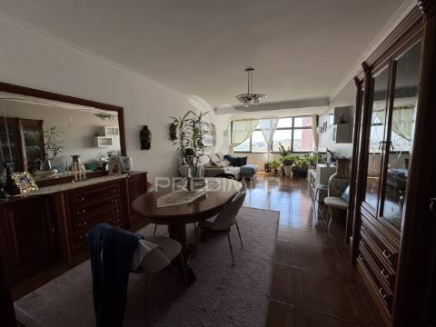 Apartamento t3 c/garagem e parqueamento