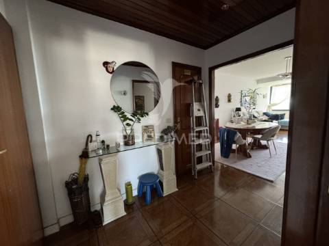 Apartamento t3 c/garagem e parqueamento