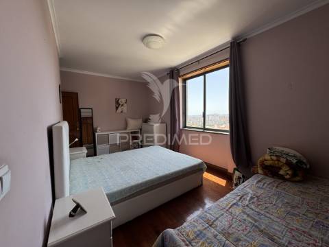 Apartamento t3 c/garagem e parqueamento