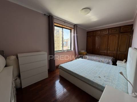 Apartamento t3 c/garagem e parqueamento