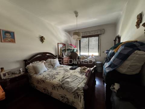 Apartamento t3 c/garagem e parqueamento