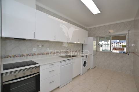 Apartamento t2/estacionamento privado