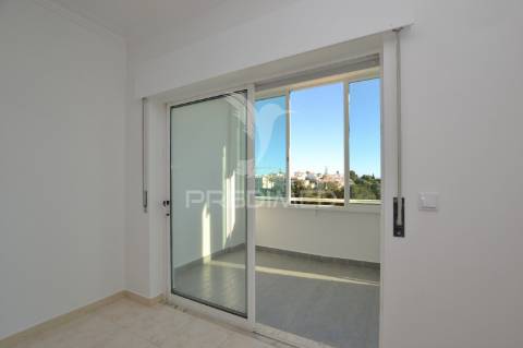 Apartamento t2/estacionamento privado