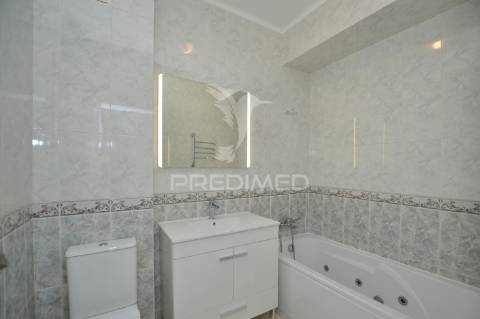 Apartamento t2/estacionamento privado