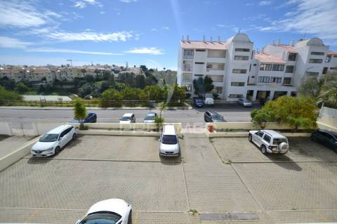 Apartamento t2/estacionamento privado