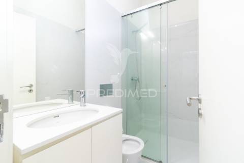 Apartamento t1 novo com jardim junto ao rio douro.