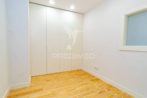 Apartamento t1 novo com jardim junto ao rio douro.