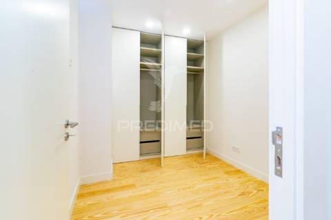 Apartamento t1 novo com jardim junto ao rio douro.