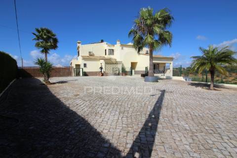 Excelente moradia algarvia com piscina