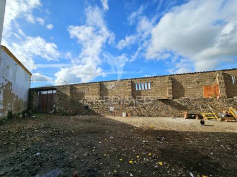 Lote com projeto de moradia em castro verde