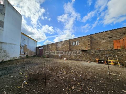 Lote com projeto de moradia em castro verde