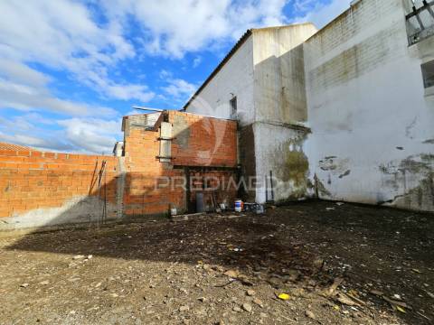 Lote com projeto de moradia em castro verde