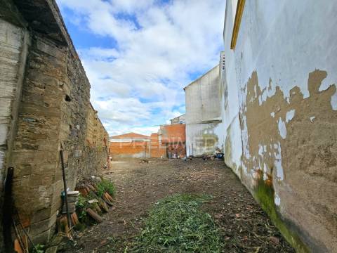 Lote com projeto de moradia em castro verde