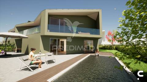 Moradia  em condominio fechado com piscina, junto  à praia