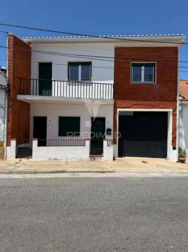 Moradia t5 na golegã – capital do cavalo!