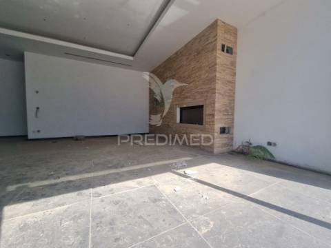 Terreno com prédio elvas