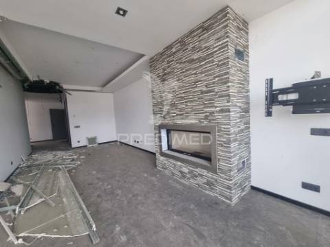 Terreno com prédio elvas