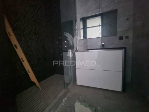 Terreno com prédio elvas