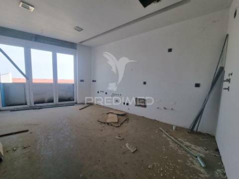 Terreno com prédio elvas