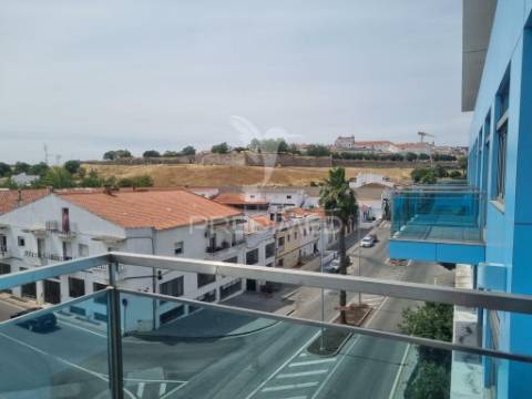 Terreno com prédio elvas