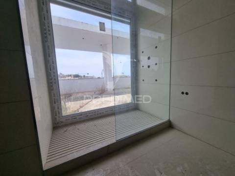 Terreno com prédio elvas