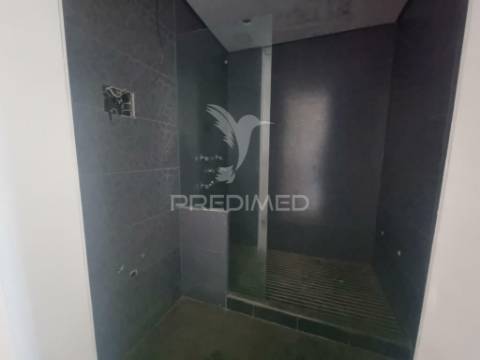 Terreno com prédio elvas