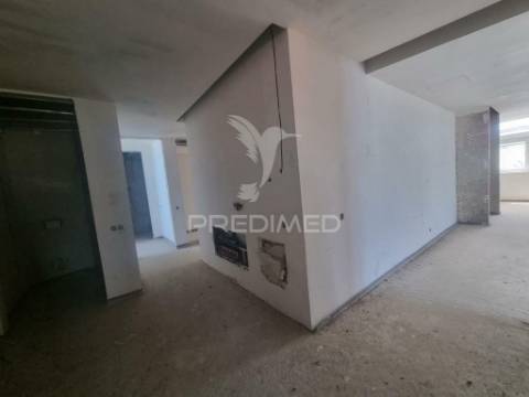 Terreno com prédio elvas