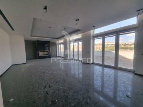 Terreno com prédio elvas