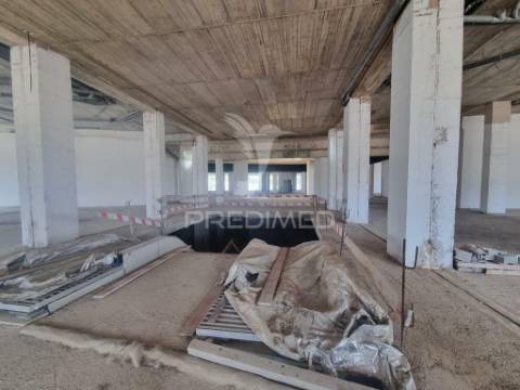 Terreno com prédio elvas