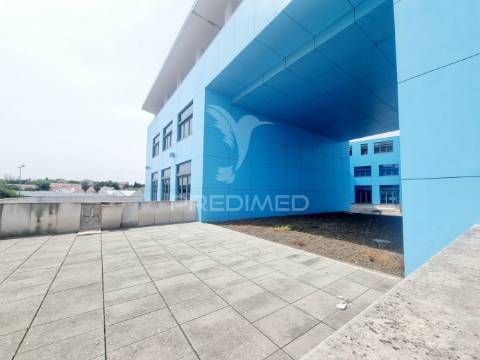 Terreno com construção elvas