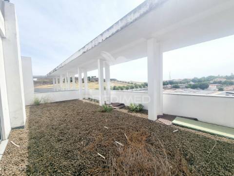 Terreno com construção elvas