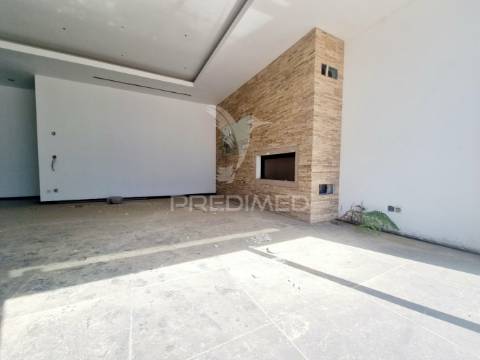 Terreno com construção elvas