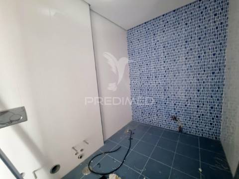 Terreno com construção elvas