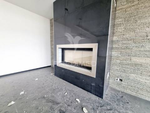 Terreno com construção elvas