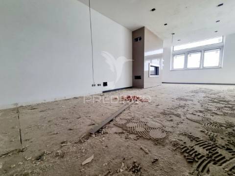 Terreno com construção elvas