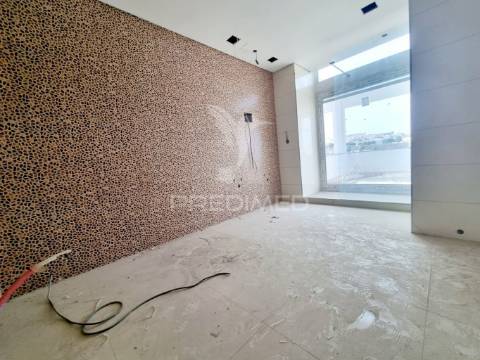 Terreno com construção elvas