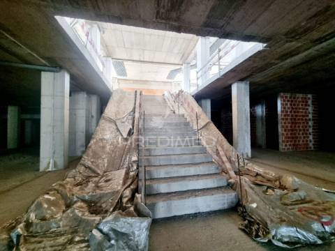 Terreno com construção elvas