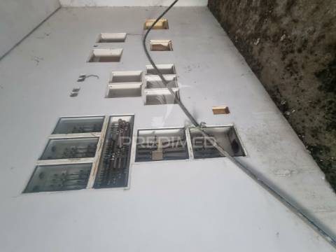 Terreno com construção elvas