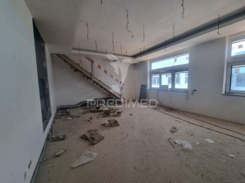 Terreno com construção elvas